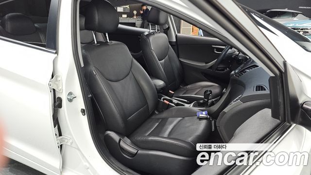 Hyundai Avante 1.6 GDi Modern Standard 2016 — фото 10
