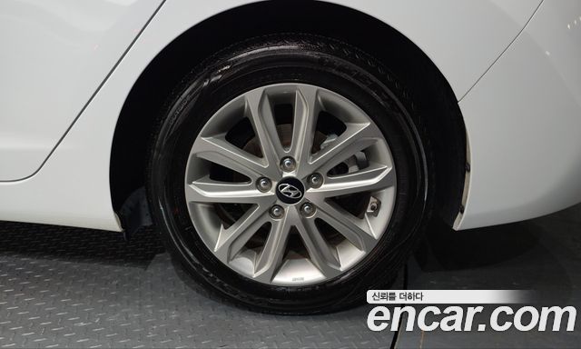 Hyundai Avante 1.6 GDi Modern Standard 2016 — фото 27