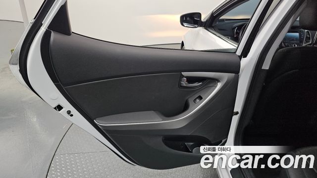 Hyundai Avante 1.6 GDi Modern Standard 2016 — фото 31