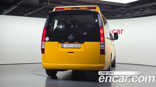 Hyundai Staria L3.5  Kinder Safety Car 11-Seater 2022 — фото 4