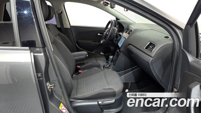 Volkswagen Polo 1.6 TDI R-Line 5th 2013 — фото 15