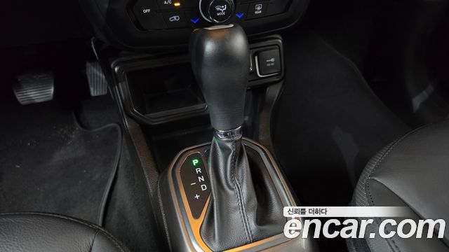 Jeep Renegade 2.4 Limited 2020 — фото 9
