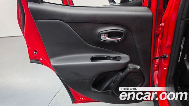 Jeep Renegade 2.4 Limited 2020 — фото 25