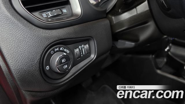 Jeep Renegade 2.4 Limited 2020 — фото 28
