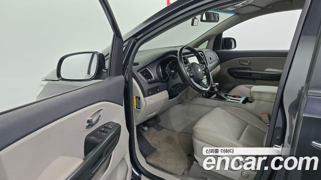 Kia Carnival 9-Seater Luxury 2020 — фото 10
