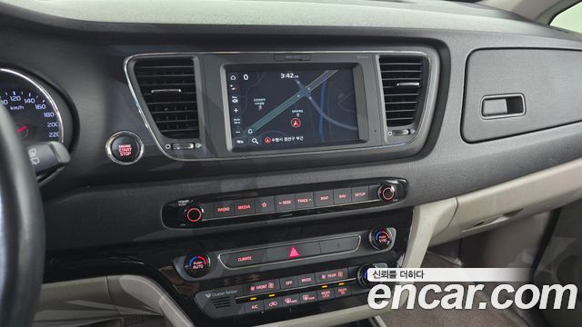 Kia Carnival 9-Seater Luxury 2020 — фото 13