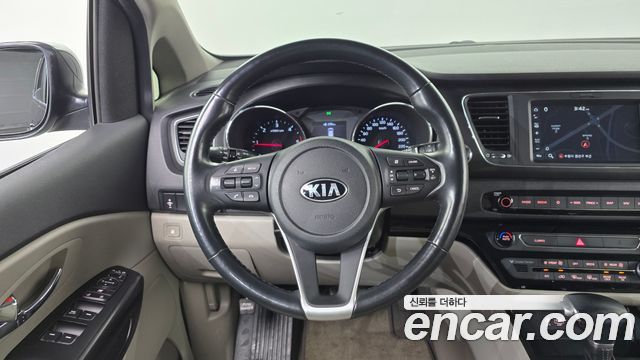 Kia Carnival 9-Seater Luxury 2020 — фото 14