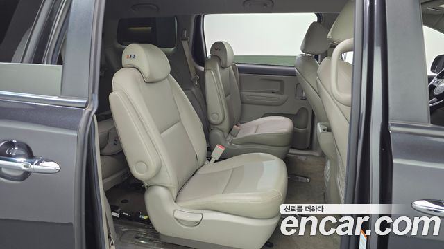 Kia Carnival 9-Seater Luxury 2020 — фото 20