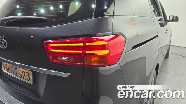 Kia Carnival 9-Seater Luxury 2020 — фото 23