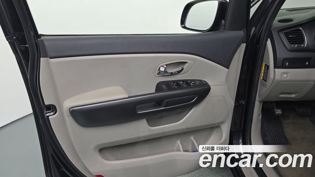 Kia Carnival 9-Seater Luxury 2020 — фото 24