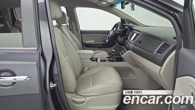 Kia Carnival 9-Seater Luxury 2020 — фото 26