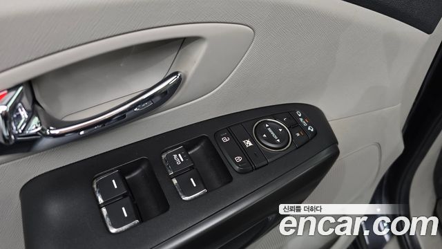 Kia Carnival 9-Seater Luxury 2020 — фото 28