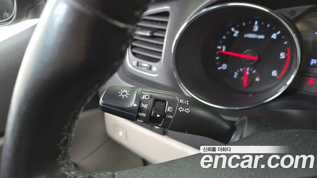Kia Carnival 9-Seater Luxury 2020 — фото 29
