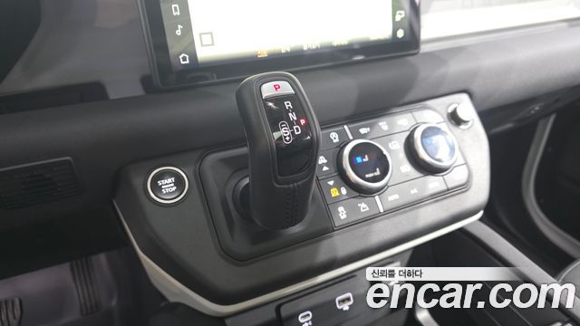 Land Rover Defender (L663) 110 D250 SE 2023 — фото 9