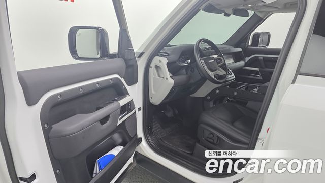Land Rover Defender (L663) 110 D250 SE 2023 — фото 10