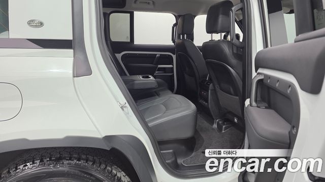 Land Rover Defender (L663) 110 D250 SE 2023 — фото 11