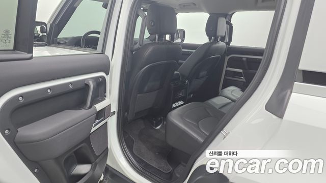 Land Rover Defender (L663) 110 D250 SE 2023 — фото 12