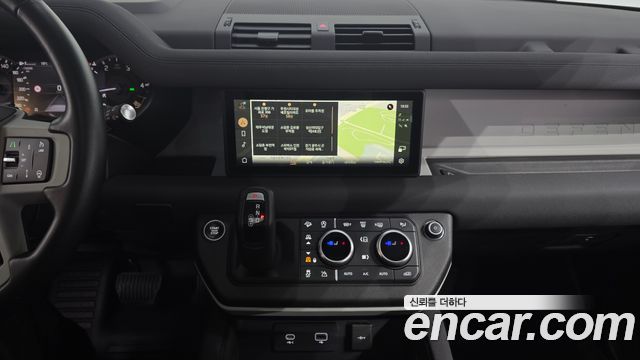 Land Rover Defender (L663) 110 D250 SE 2023 — фото 13