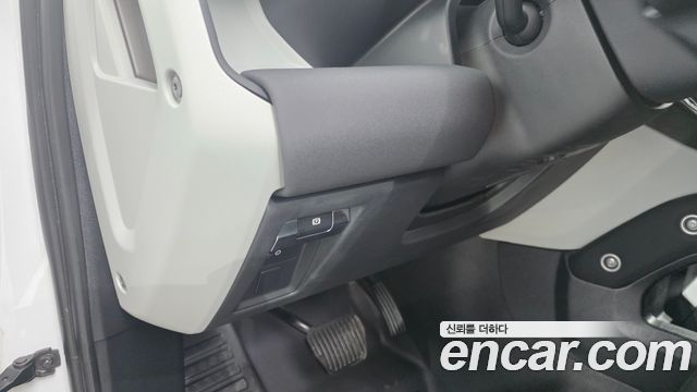 Land Rover Defender (L663) 110 D250 SE 2023 — фото 19
