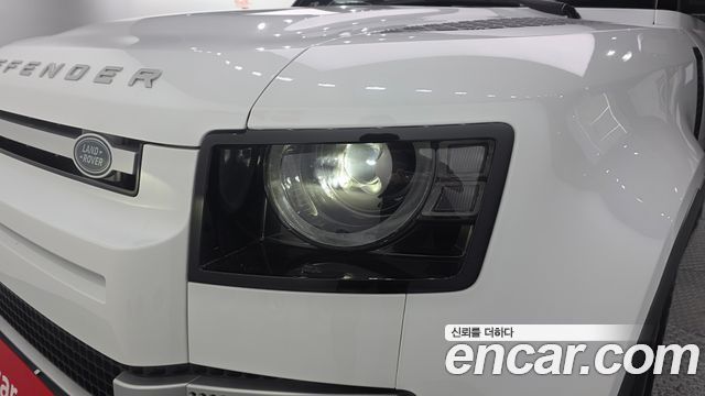 Land Rover Defender (L663) 110 D250 SE 2023 — фото 22