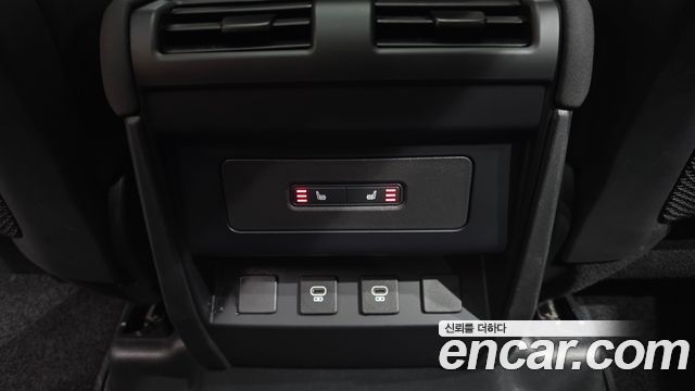 Land Rover Defender (L663) 110 D250 SE 2023 — фото 29