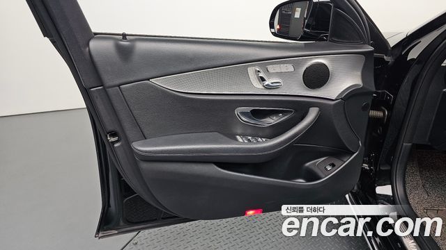 Mercedes-Benz E-Class (W213) E200 Avantgarde 2017 — фото 24