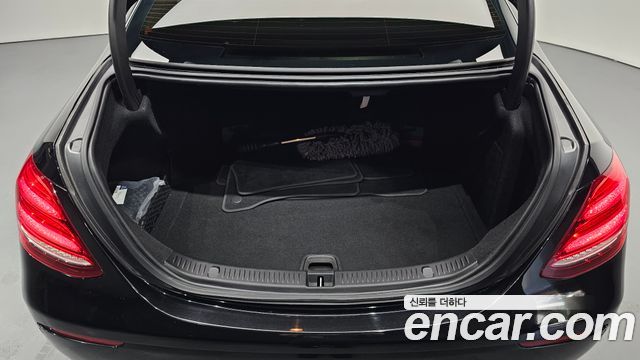 Mercedes-Benz E-Class (W213) E200 Avantgarde 2017 — фото 35