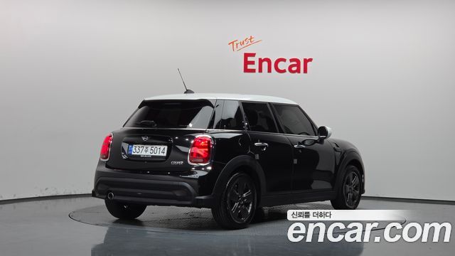 MINI Cooper 5Door Classic Launch Pack Third Generation 2023 — фото 2