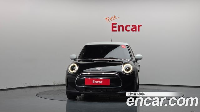 MINI Cooper 5Door Classic Launch Pack Third Generation 2023 — фото 3