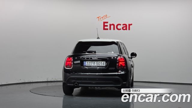 MINI Cooper 5Door Classic Launch Pack Third Generation 2023 — фото 4