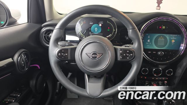 MINI Cooper 5Door Classic Launch Pack Third Generation 2023 — фото 12