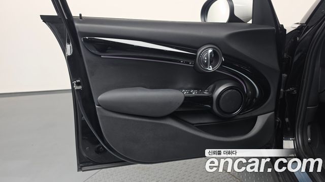 MINI Cooper 5Door Classic Launch Pack Third Generation 2023 — фото 24