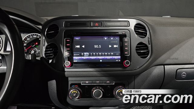 Volkswagen Tiguan 2.0 TDI Comfort 5N 2015 — фото 14