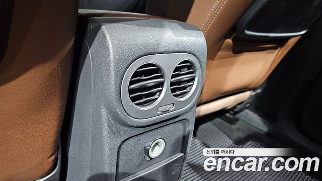Volkswagen Tiguan 2.0 TDI Comfort 5N 2015 — фото 19
