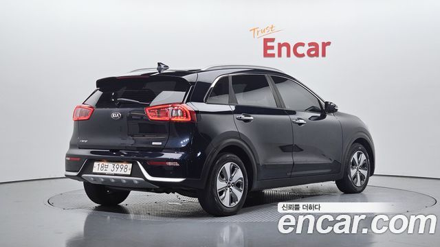 Kia Niro Prestige 2017 — фото 2