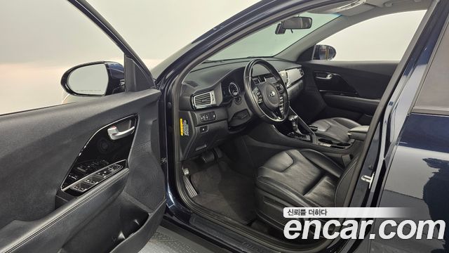 Kia Niro Prestige 2017 — фото 10