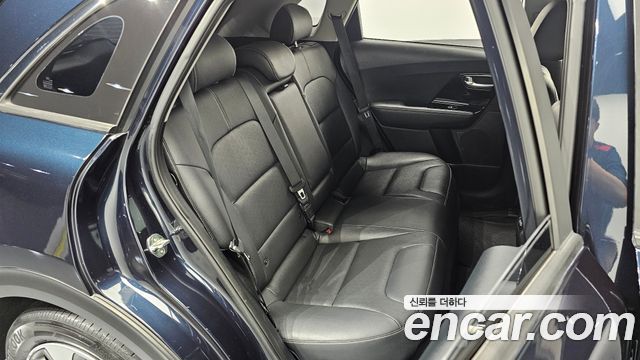 Kia Niro Prestige 2017 — фото 11