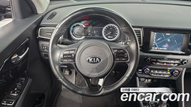 Kia Niro Prestige 2017 — фото 13