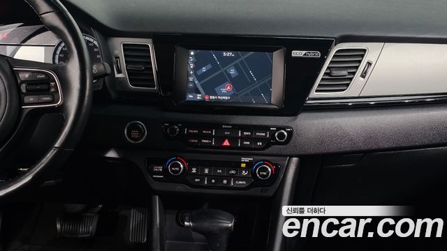 Kia Niro Prestige 2017 — фото 14