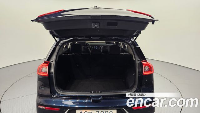 Kia Niro Prestige 2017 — фото 20