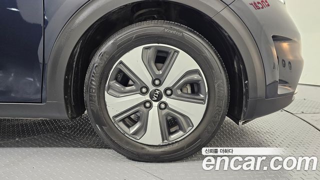 Kia Niro Prestige 2017 — фото 21