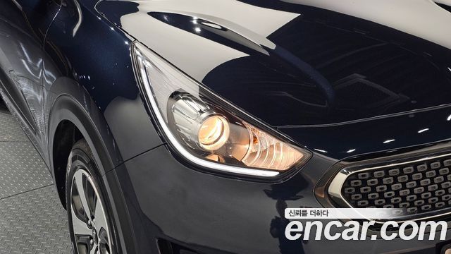Kia Niro Prestige 2017 — фото 22
