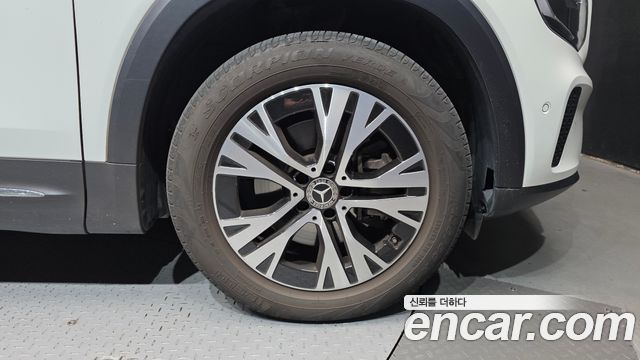 Mercedes-Benz GLB-Class (X247) GLB200 d 2024 — фото 21