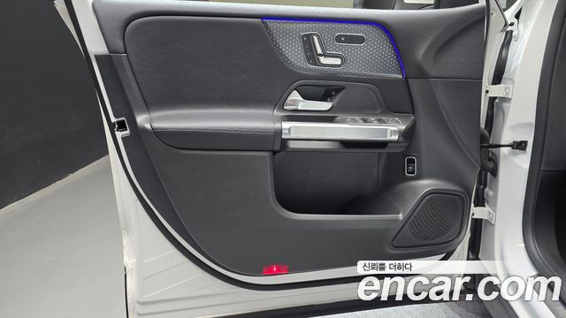 Mercedes-Benz GLB-Class (X247) GLB200 d 2024 — фото 24