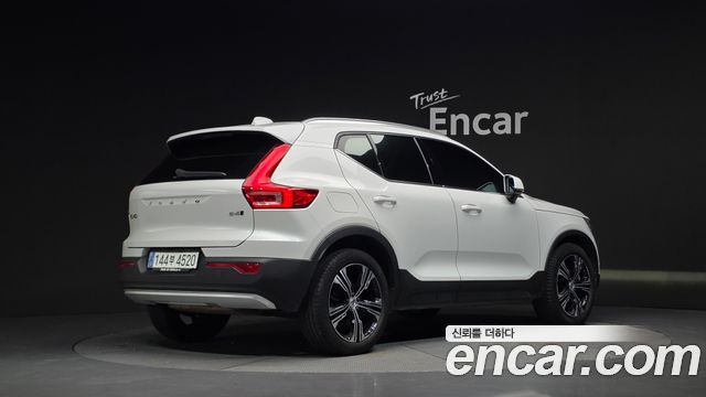 Volvo XC40 B4 Inscription 2021 — фото 2