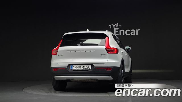 Volvo XC40 B4 Inscription 2021 — фото 4