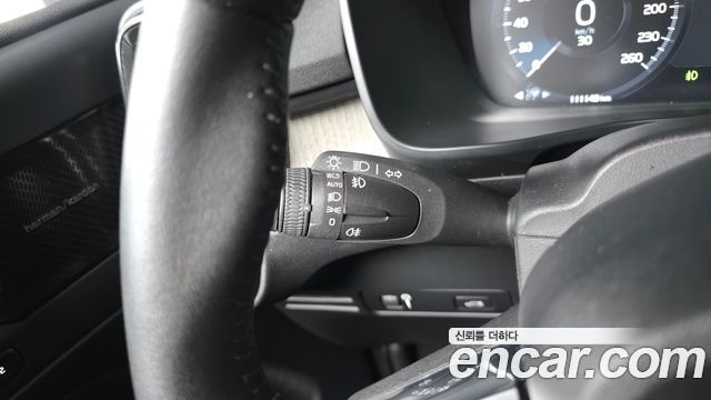 Volvo XC40 B4 Inscription 2021 — фото 14