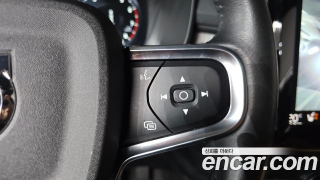 Volvo XC40 B4 Inscription 2021 — фото 16