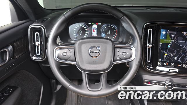 Volvo XC40 B4 Inscription 2021 — фото 18