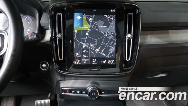 Volvo XC40 B4 Inscription 2021 — фото 19